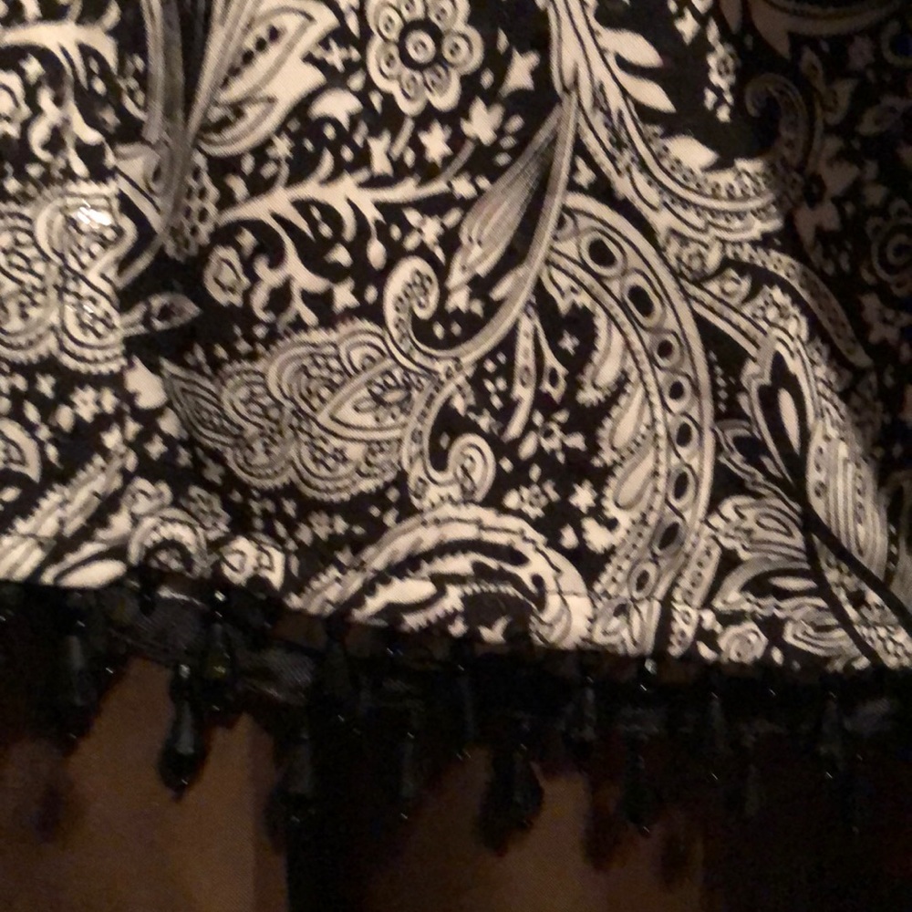 Black and white blouse - Picture 3 of 3